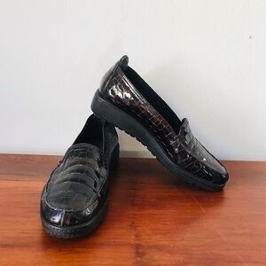 stuart weitzman shock absorbing luxurious latex crocodile patent leather loafers